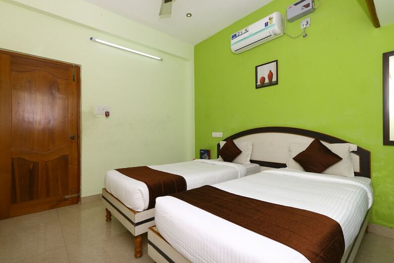 Oyo 2612 Hotel Fiesta House