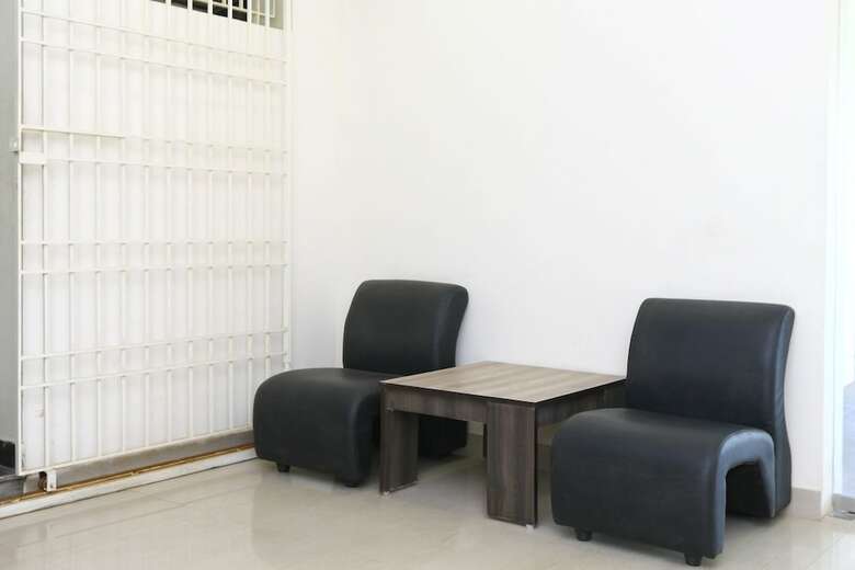 Oyo 2612 Hotel Fiesta House