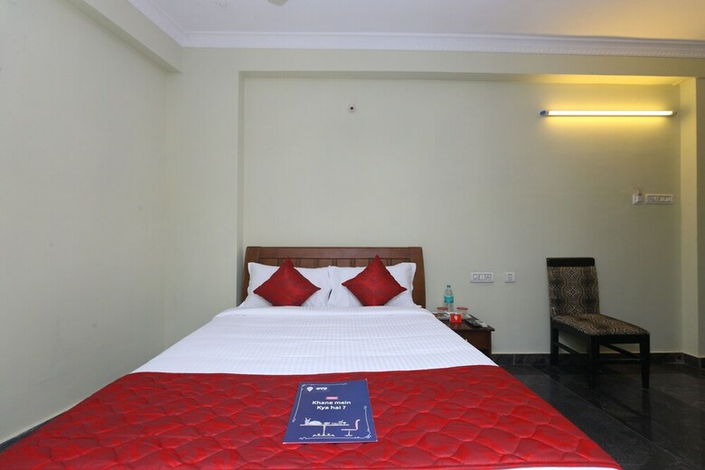 Hotel Oyo 8645 Syeds Inn
