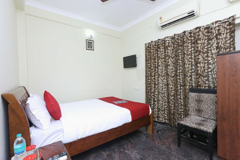 Hotel Oyo 8645 Syeds Inn