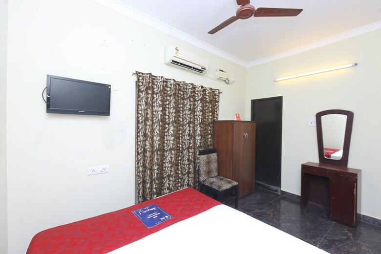 Hotel Oyo 8645 Syeds Inn