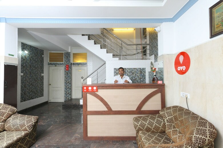 Hotel Oyo 8645 Syeds Inn