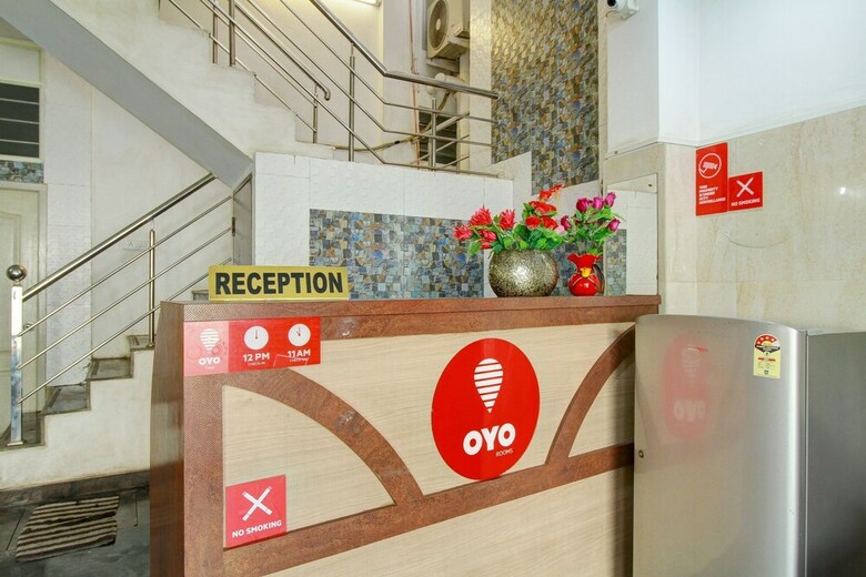 Hotel Oyo 8645 Syeds Inn