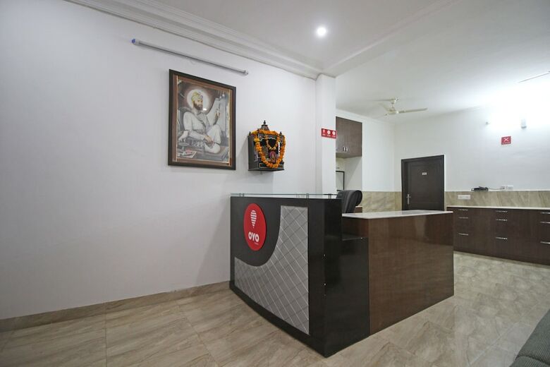Hotel Oyo 7526 Rising Star Sec 45