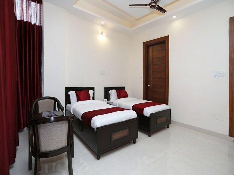 Oyo 9275 Hotel Royal Inn