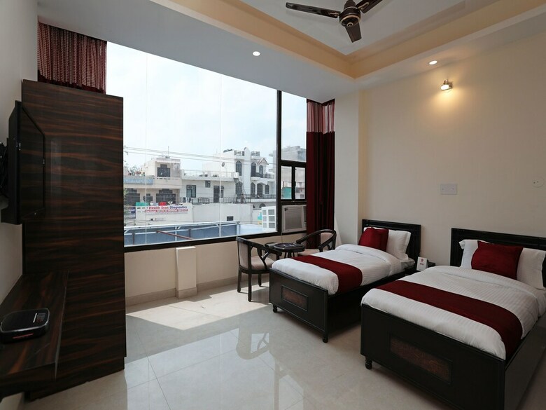 Oyo 9275 Hotel Royal Inn