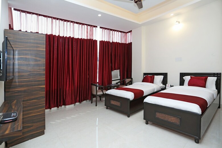 Oyo 9275 Hotel Royal Inn