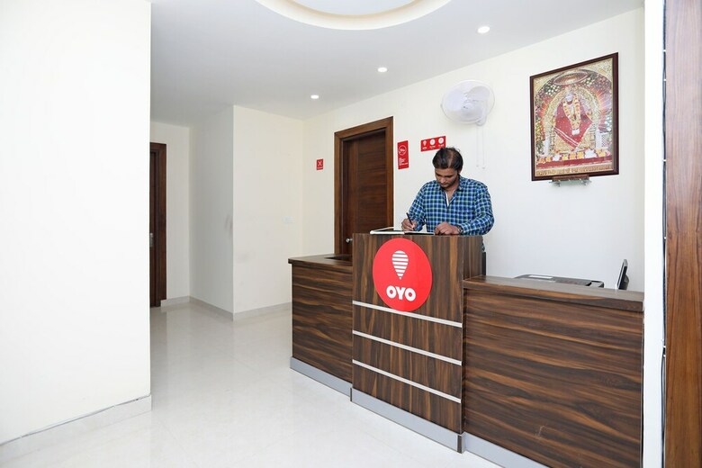 Oyo 9275 Hotel Royal Inn