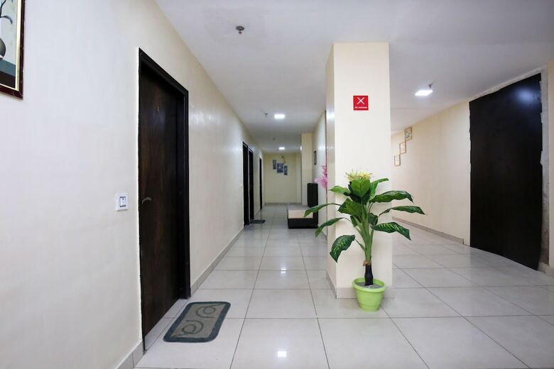 Oyo 9323 Hotel Sidana Solitaires