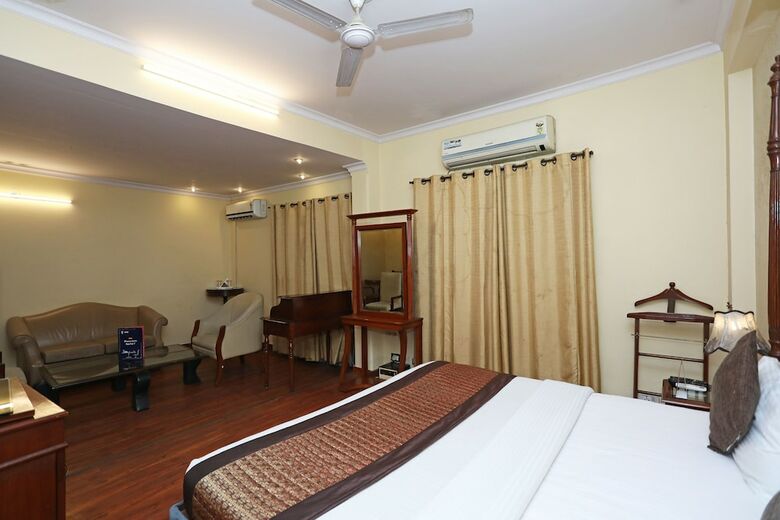 Hotel Oyo 8465 Near Sahara Mall