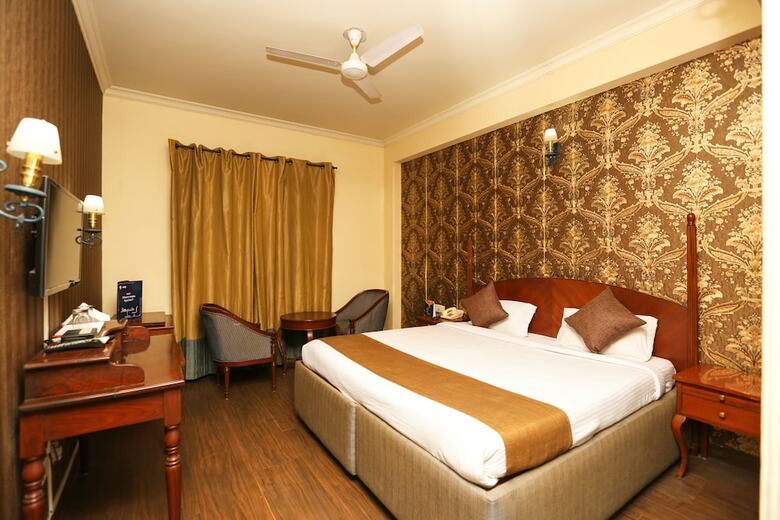 Hotel Oyo 8465 Near Sahara Mall