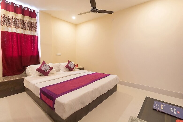 Hotel Oyo 5638 Om Regency I