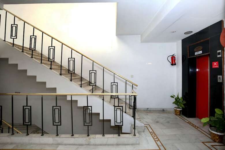 Oyo 9985 Hotel Sekhon Grand