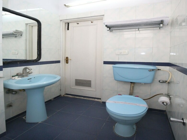 Oyo 9985 Hotel Sekhon Grand