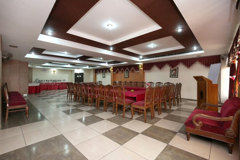 Oyo 9985 Hotel Sekhon Grand