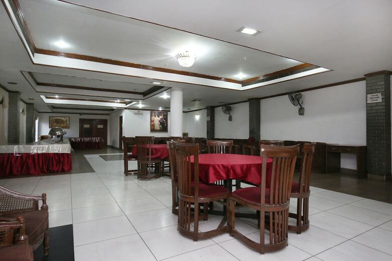 Oyo 9985 Hotel Sekhon Grand