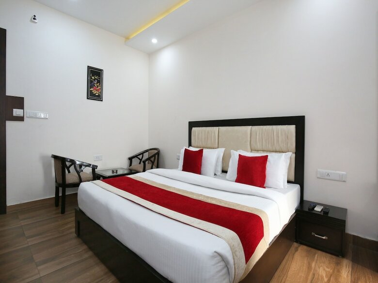 Oyo 10027 Hotel Red Petal