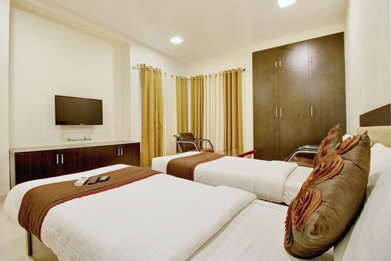 Hotel Oyo 7850 Royal Elite