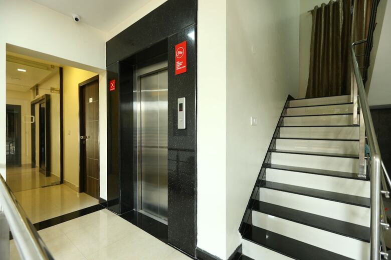 Hotel Oyo 7850 Royal Elite