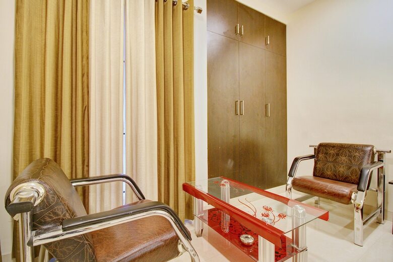 Hotel Oyo 7850 Royal Elite
