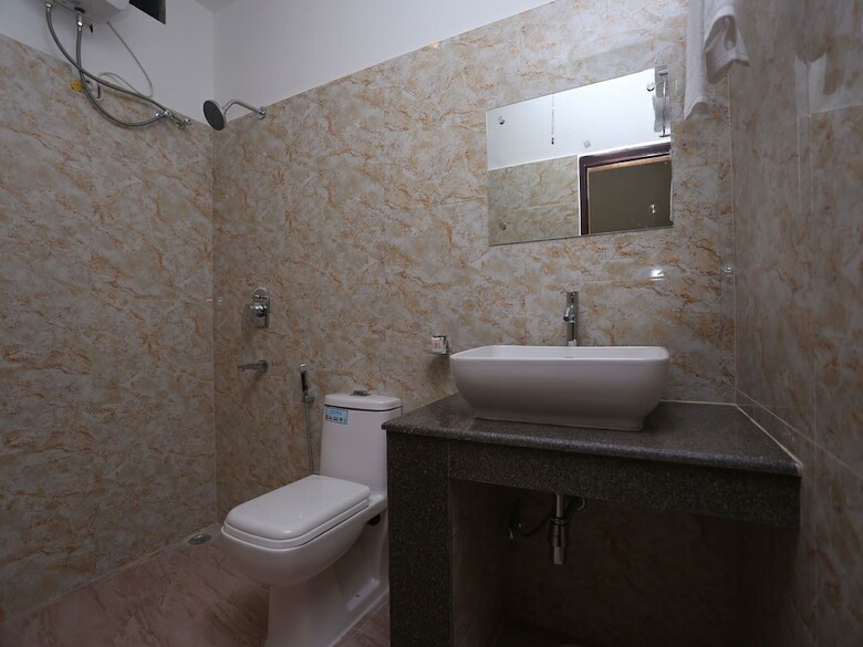 Oyo 9814 Hotel Parnil Palace 2