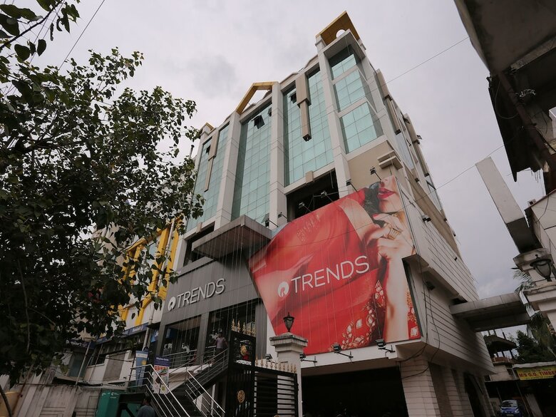 Oyo 9814 Hotel Parnil Palace 2