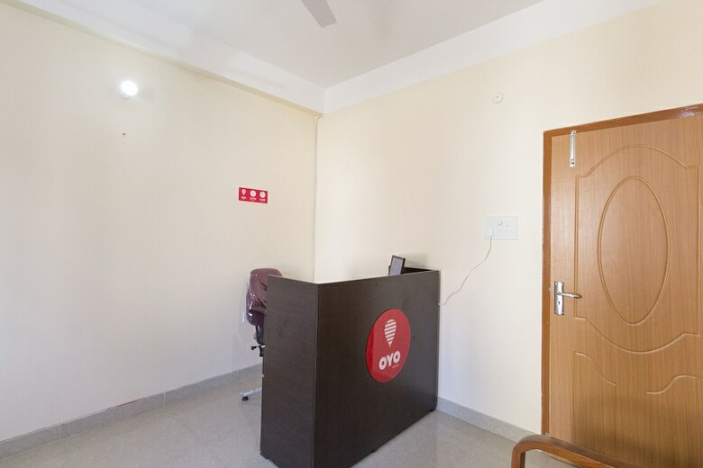 Hotel Oyo 8209 Home Stay Down Town