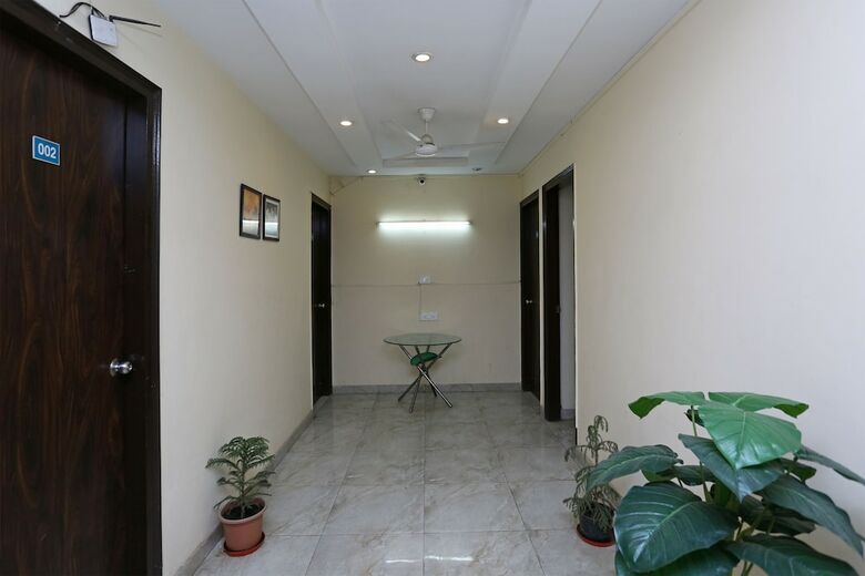 Hotel Oyo 350 Near Medanta