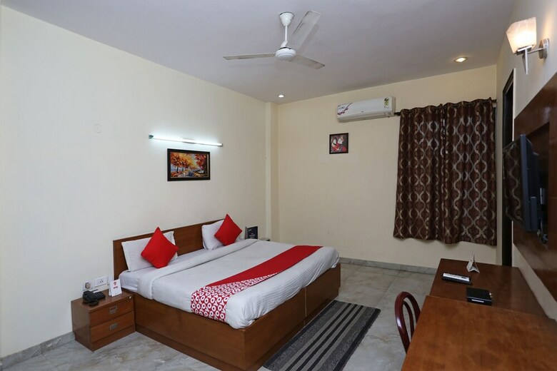 Hotel Oyo 350 Near Medanta