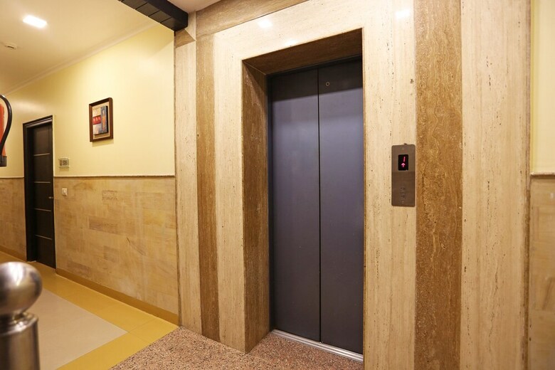 Oyo 9612 Hotel Royal Ramiro