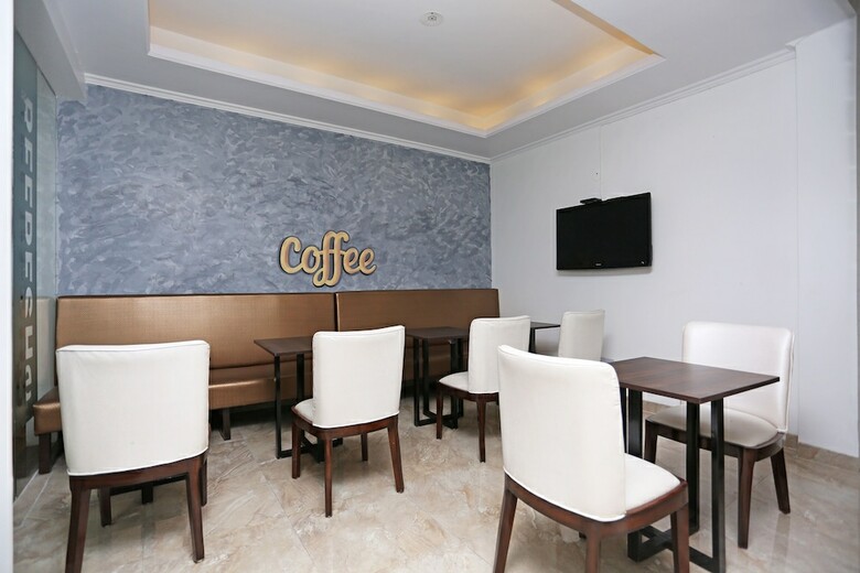 Oyo 9612 Hotel Royal Ramiro