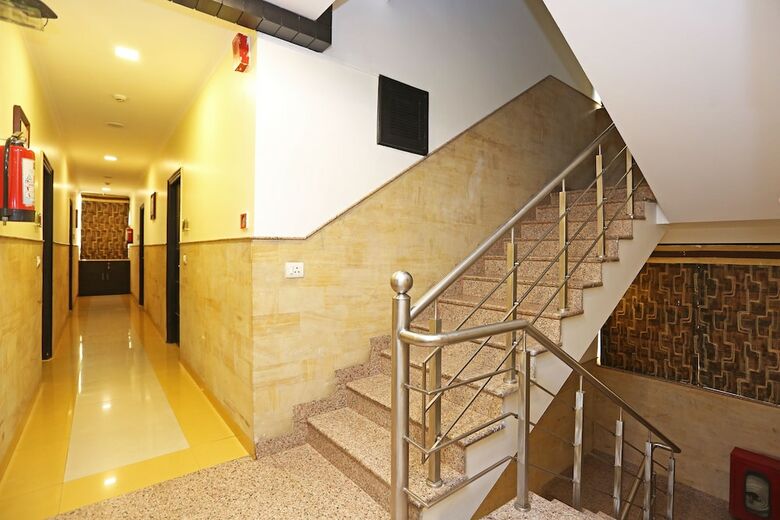 Oyo 9612 Hotel Royal Ramiro