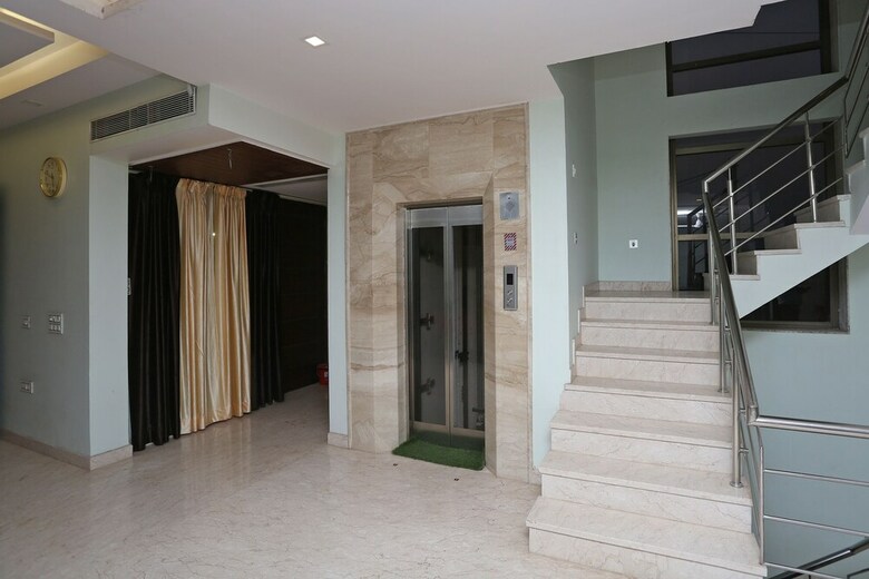 Hotel Oyo 9987 Zap Stays