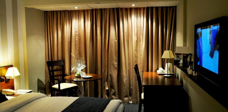 Al Falaj Hotel