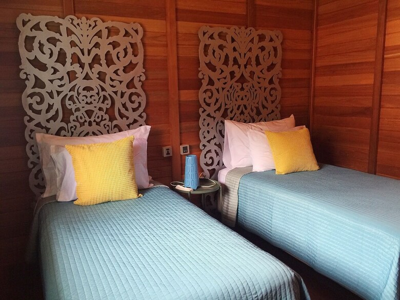 Hotel Bleu Verde I Am Colors