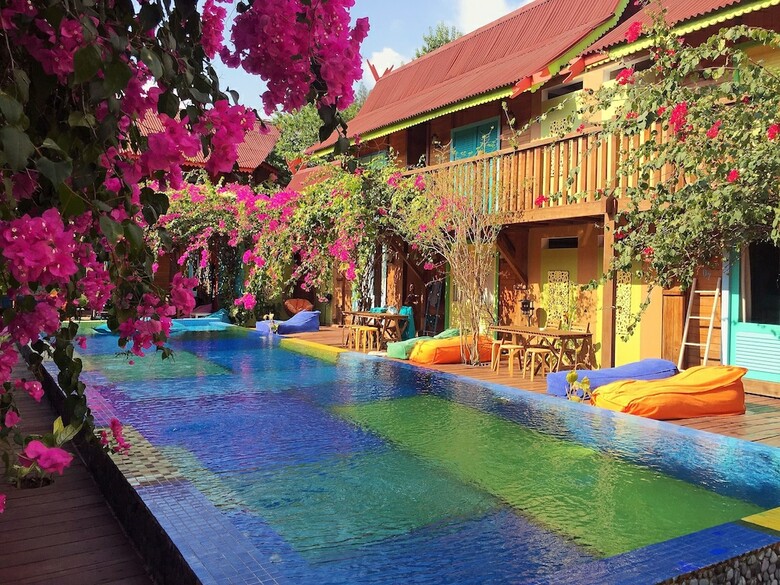 Hotel Bleu Verde I Am Colors