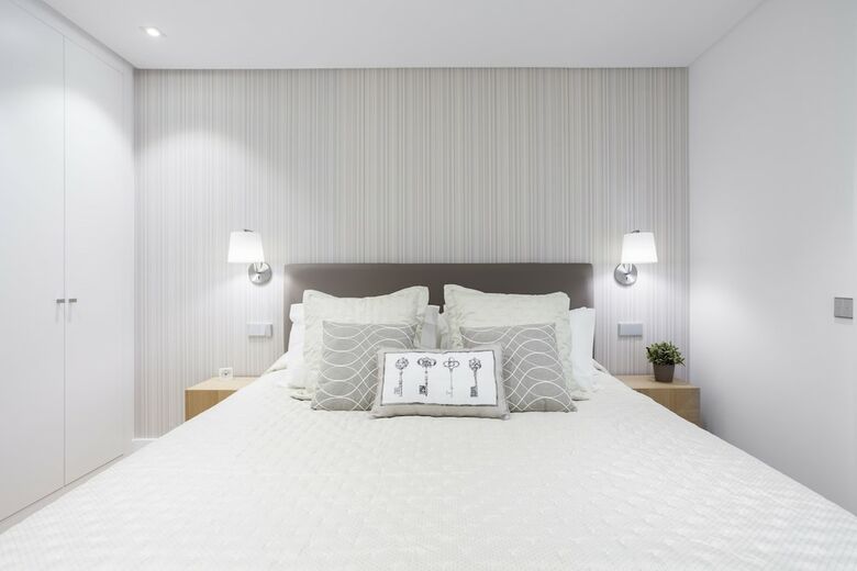 Velazquez Apartments By Flatsweethome