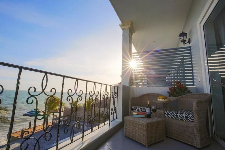 Hotel Serenity By The Sea