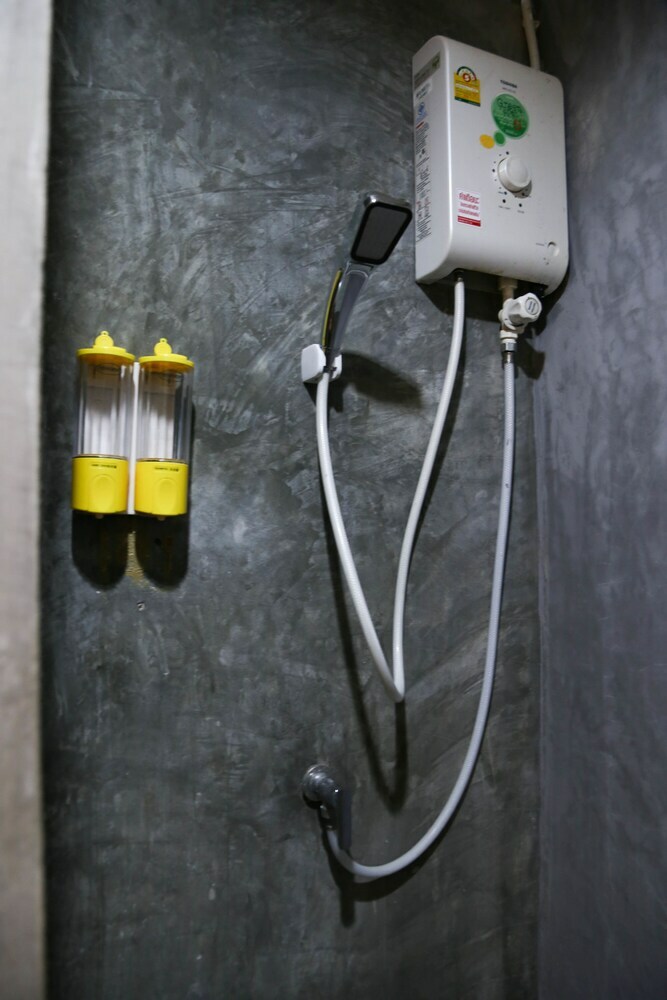 Hostal Oyo 994 All We Need Is Hostel