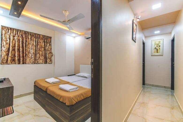 Hotel Nest Inn, Malad