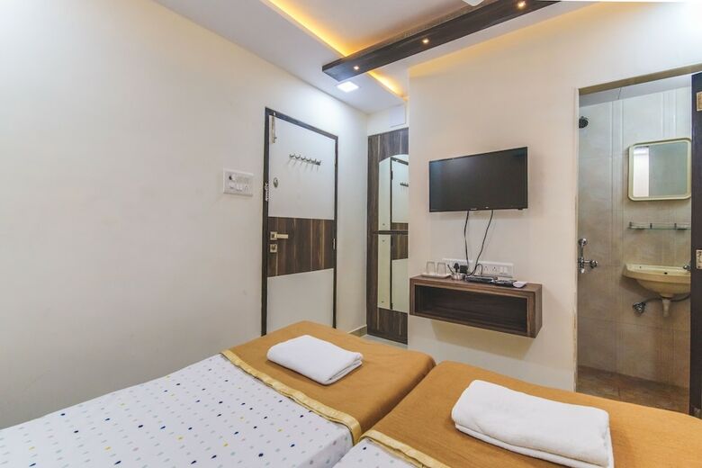 Hotel Nest Inn, Malad