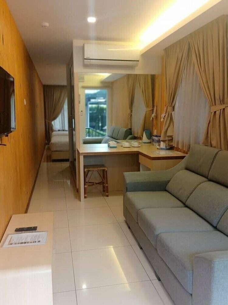 Kluang Container Swimming Pool Hotel