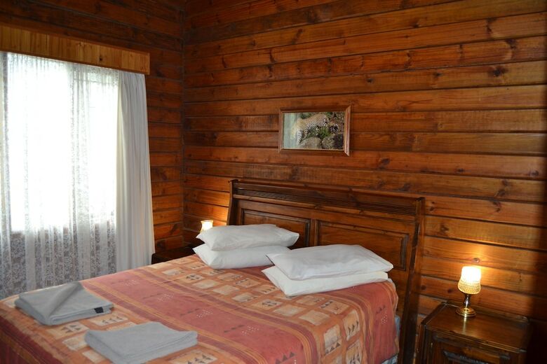 Log Cabin & Settlers Village