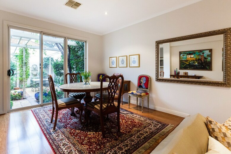 Jasmine, 2bdr Port Melbourne House