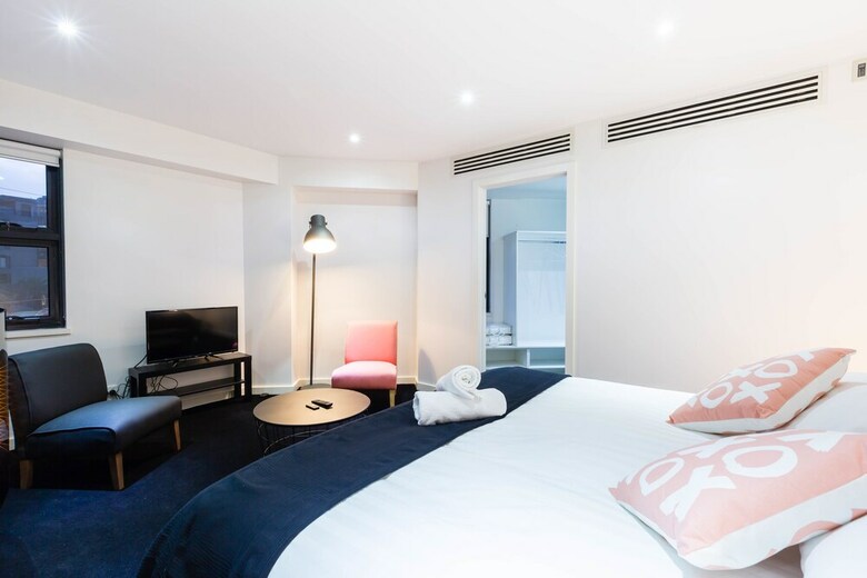 Maddison, 3bdr Port Melbourne Apartment