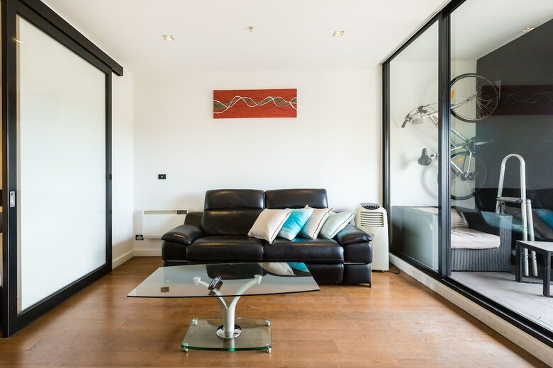 Cleo, 1bdr St.kilda Apartment