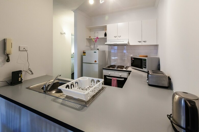 Dawn, 2bdr Carlton Apartment