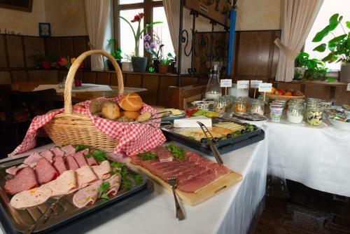 Hostal Goldener Schwan Hotel Garni
