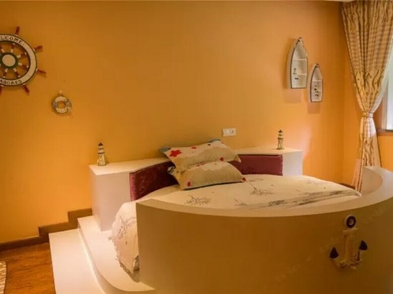 Hostal Bluesky Hotel & Resort