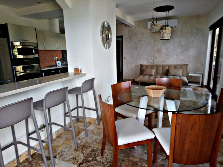 Apartamentos El Faro Beachfront Penthouse